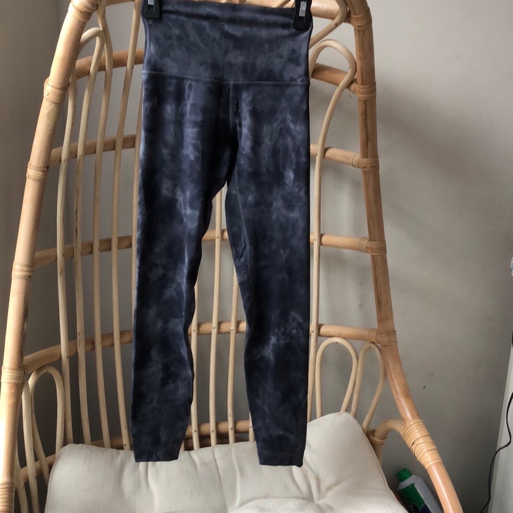 Marble black lululemon leggings 25inch size 0 very soft with no stains or holes